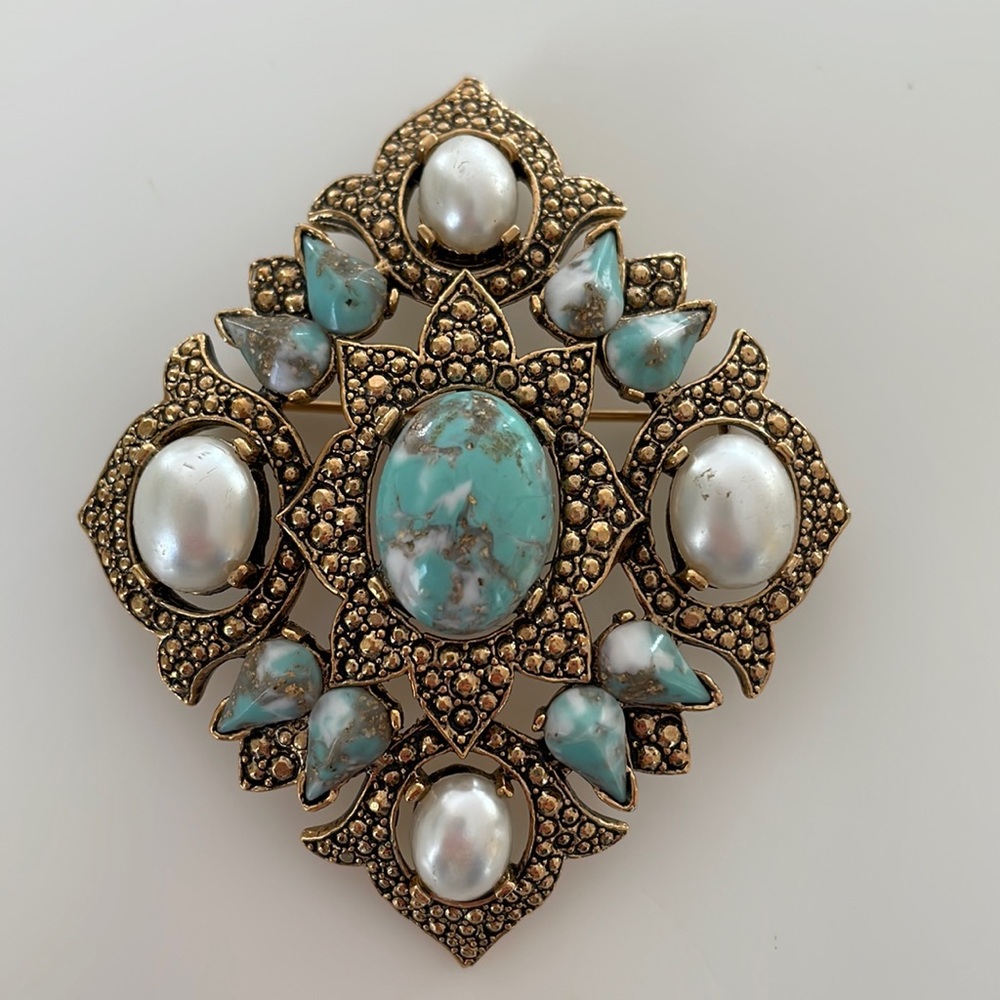Signed Sarah Coventry Remembrance Brooch/Pendant